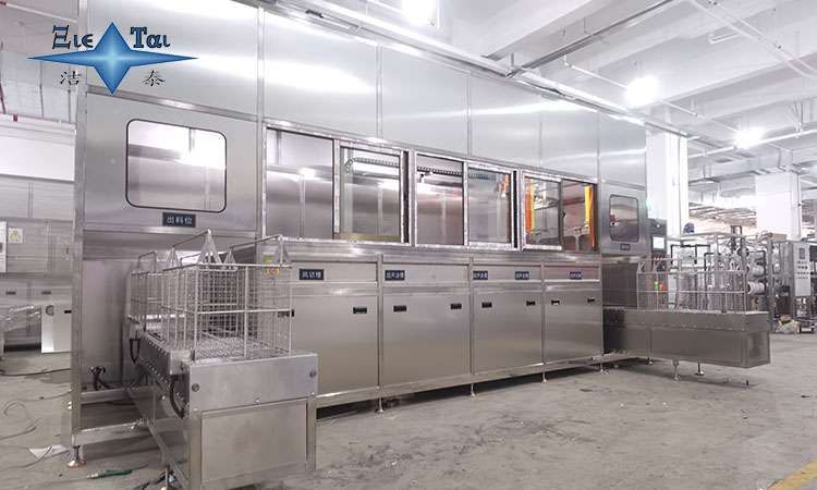 超声波清洗设备:保持金属表面清洁的关键工具 超声波清洗设备:保持金属表面清洁的关键工具